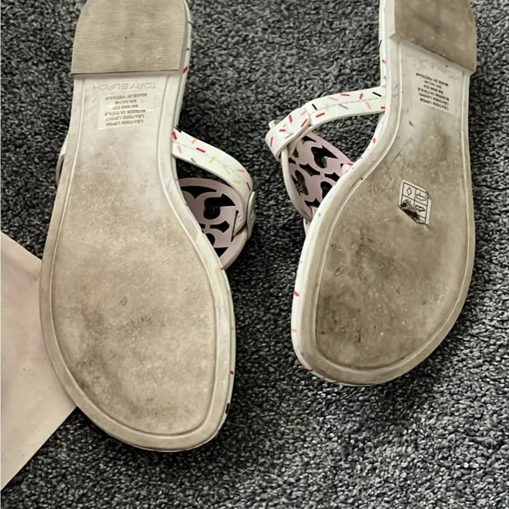 Tory Burch White Logo Cutout Sandals with Multicolor Ice Cream Sprinkle Print - Picture 4 of 5